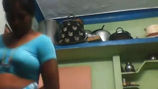 XXX bez rejestracji I powolnymi okrężnymi sex filmiki japonki ruchami