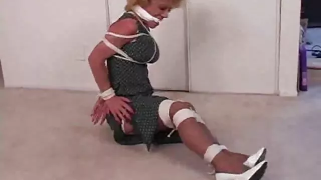 XXX bez rejestracji Brązowy blondynka w seksownych darmowe filmiki o sexie pończochach