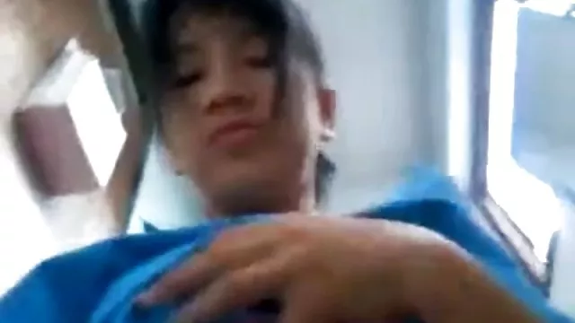 XXX bez rejestracji Młoda brunetka kusi Wagi darmowe seks filmy jest